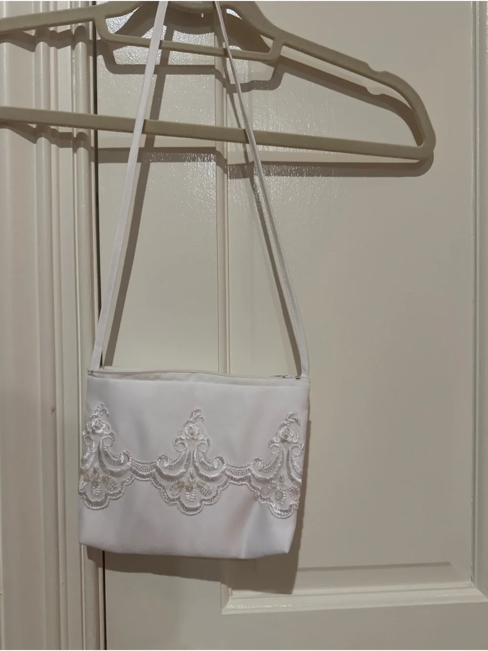 Source Unknown White Embroidered Kids Shoulder Bag